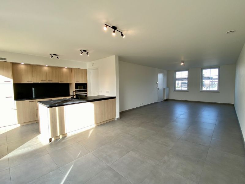Instapklare recente woning met 4 ruime slaapkamers en carport foto 4