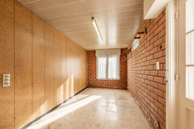 Kloeke te renoveren stadswoning met 4 slaapkamers, inpandige garage in centrum Kortrijk TE KOOP foto 12