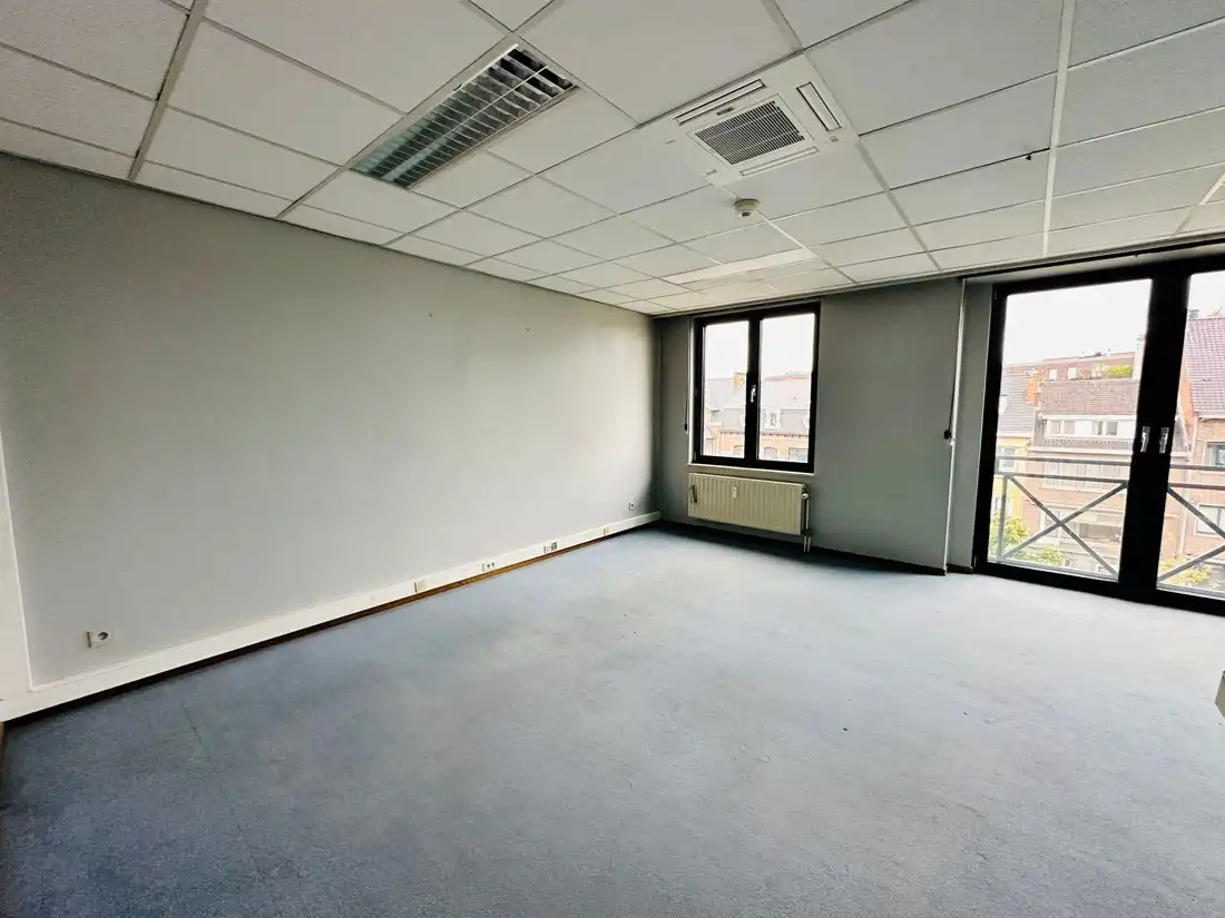 Iconisch kantorencomplex of commerciële ruimte te Hasselt centrum foto 6