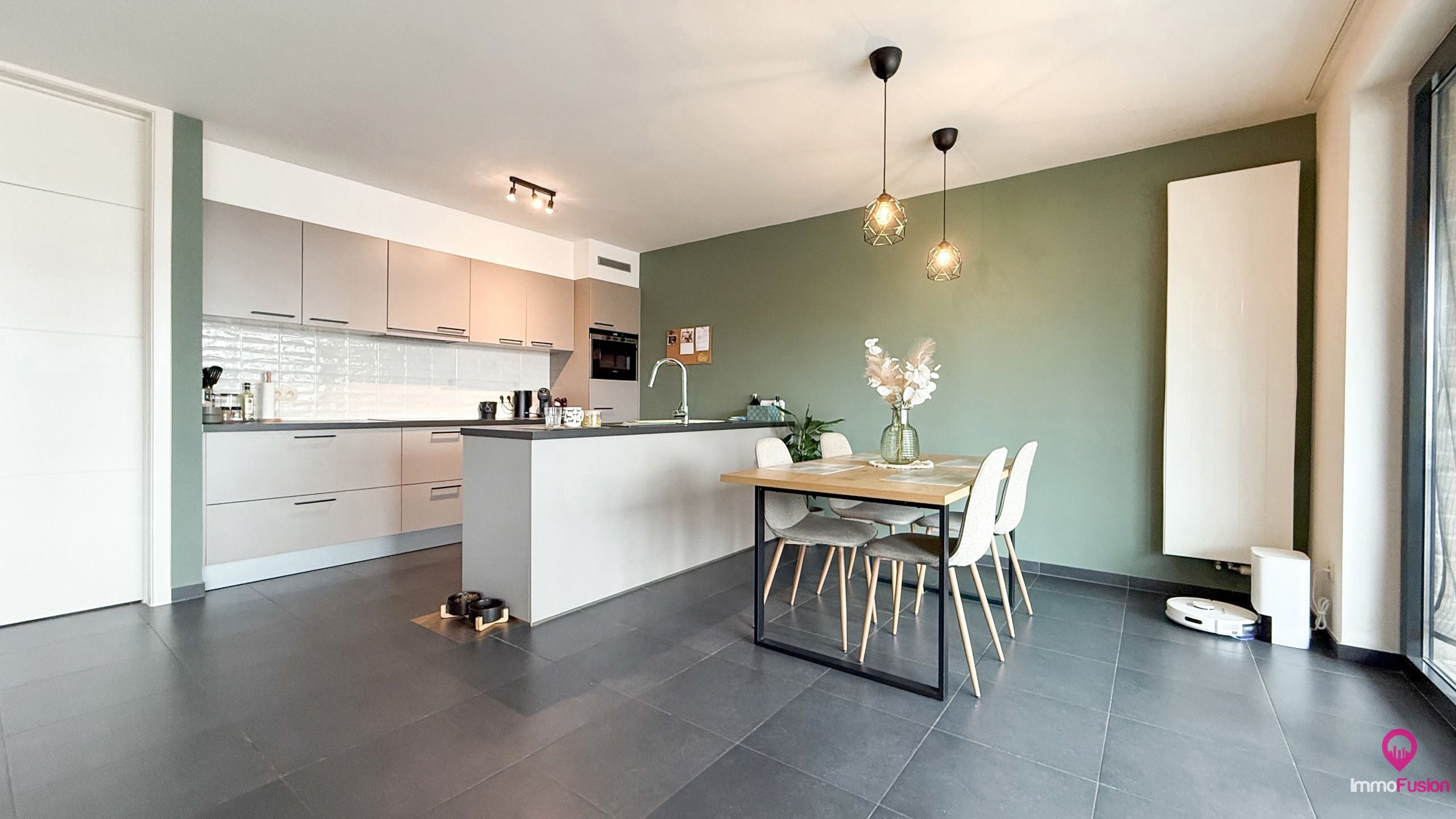 Instapklaar Appartement met 2 Slaapkamers! foto 11