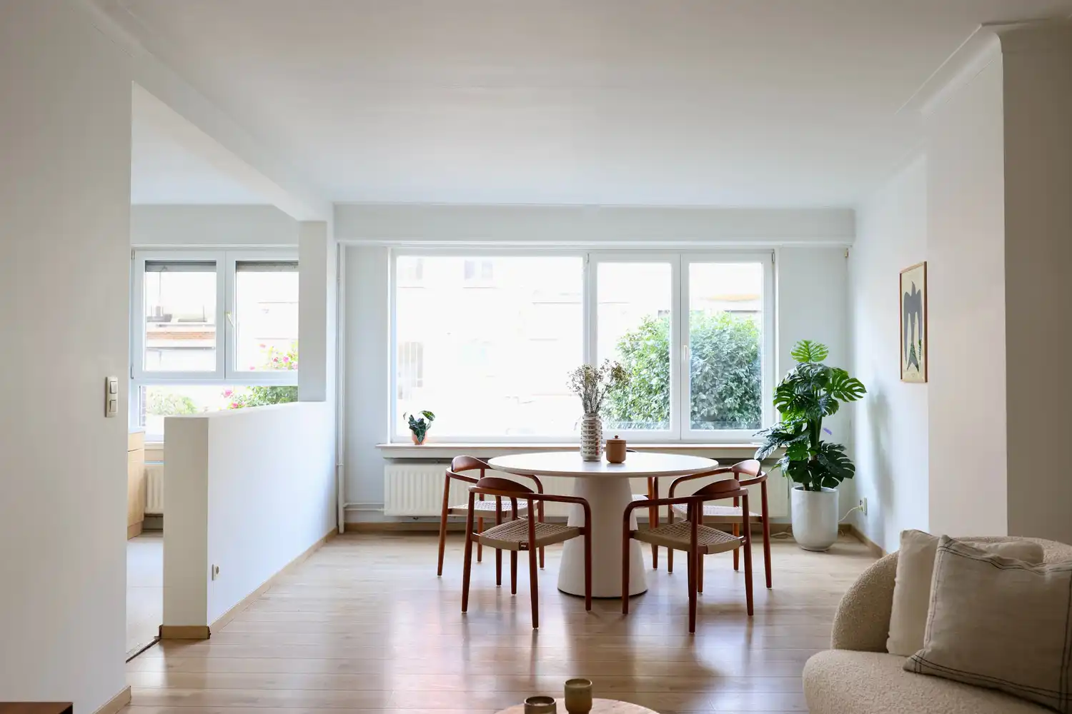 Instapklaar appartement met 2 ruime slks, tuin en parking! foto 4