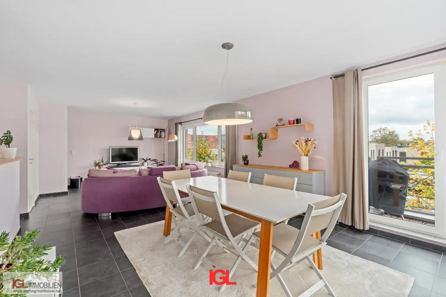 Ruim duplexappartement met 5 slaapkamers, een zonnig terras & 2 staanplaatsen foto 2