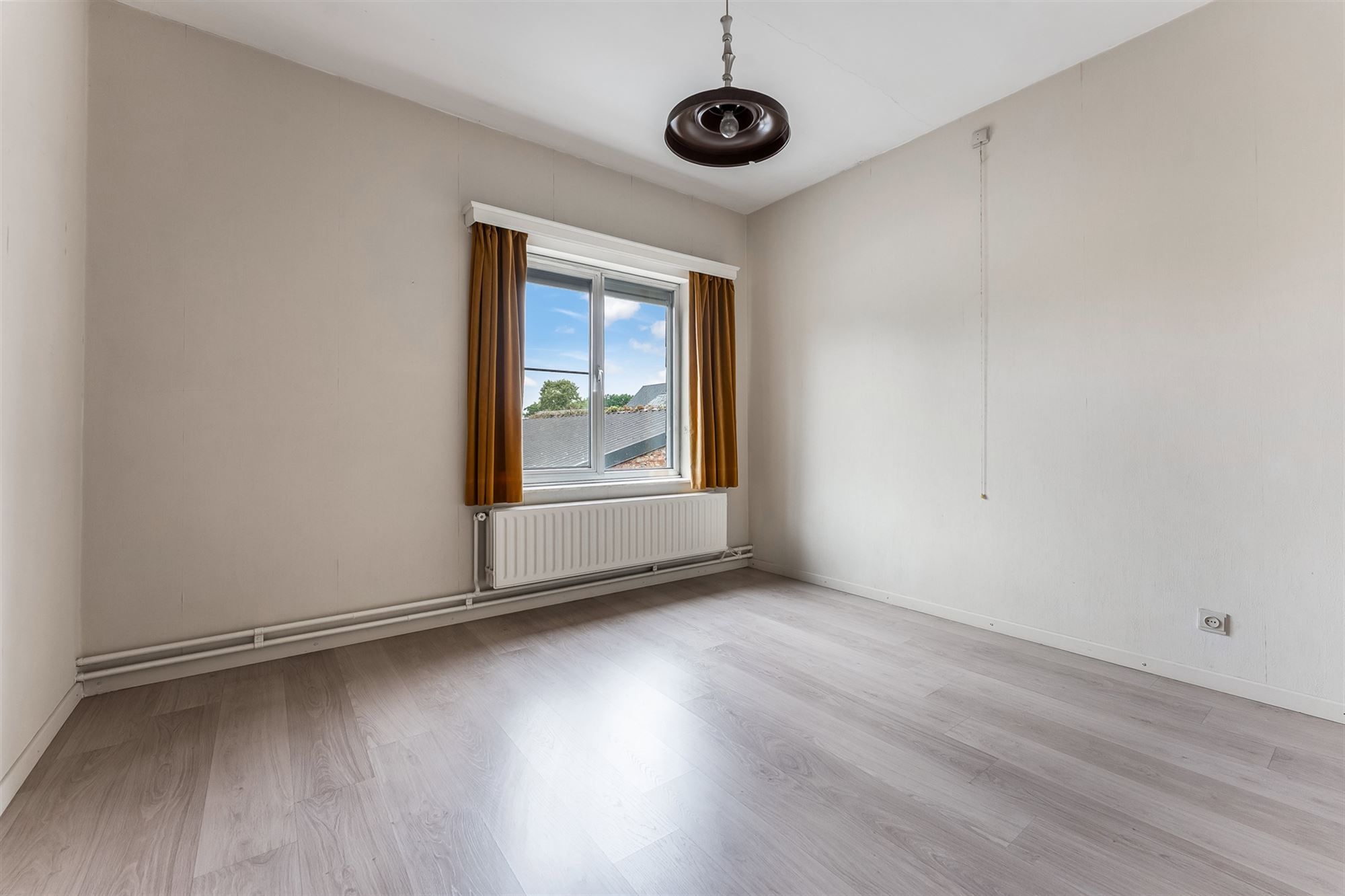 CENTRAAL GELEGEN, RUIM HANDELSPAND MET WOONST (415M²) TE BALEN foto 15