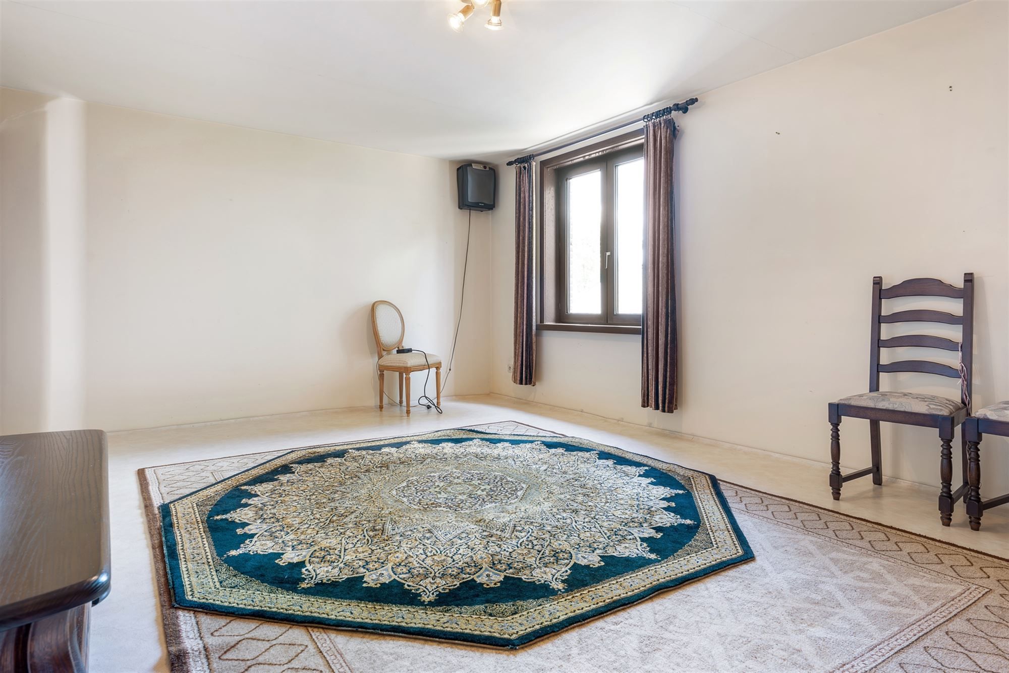ZEER RUIME WONING (380M²) MET 4 SLAAPKAMERS GELEGEN OP EEN ZONNIG GEORIËNTEERD PERCEEL VAN 12A70CA TE BEVERLO foto 16