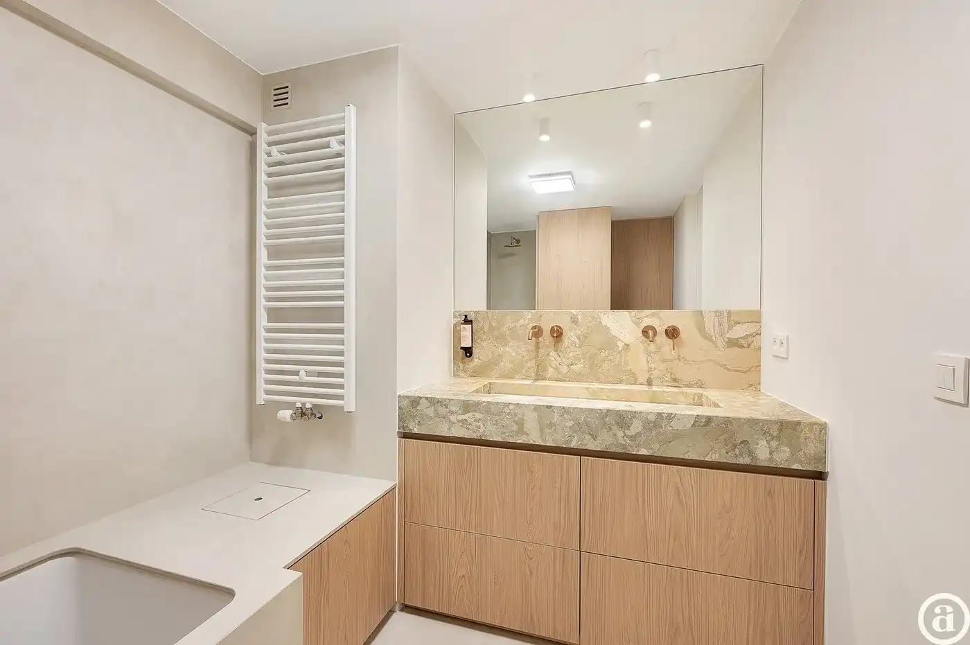 Gerenoveerd 3 slaapkamerappartement met zijdelings zeezicht. foto 23