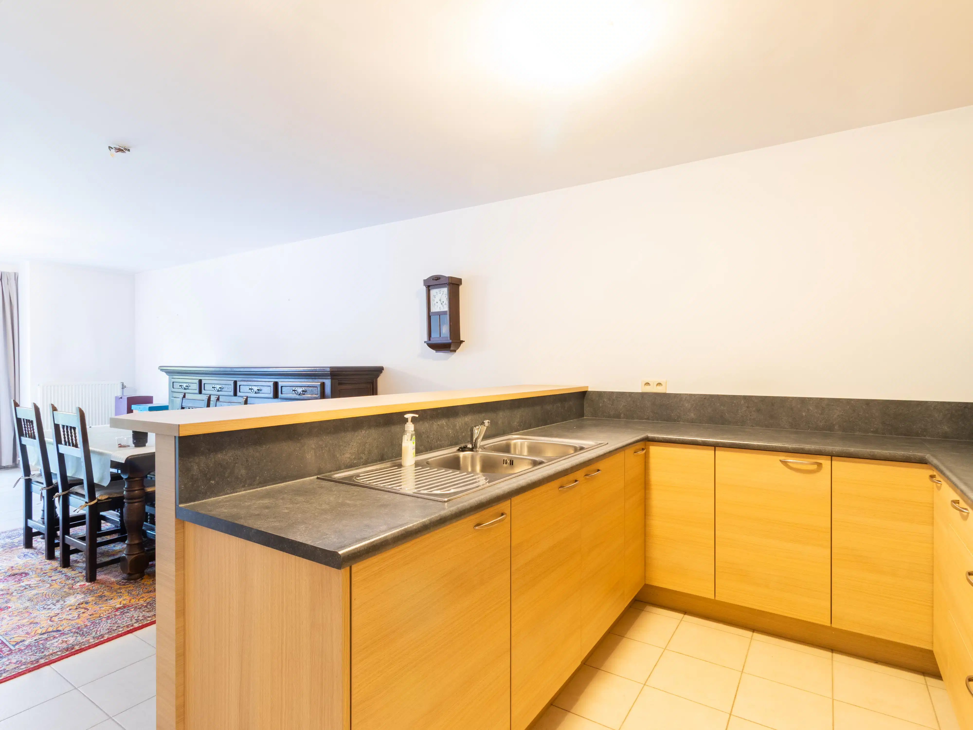 Licht appartement met twee terrassen en autostaanplaats foto 6