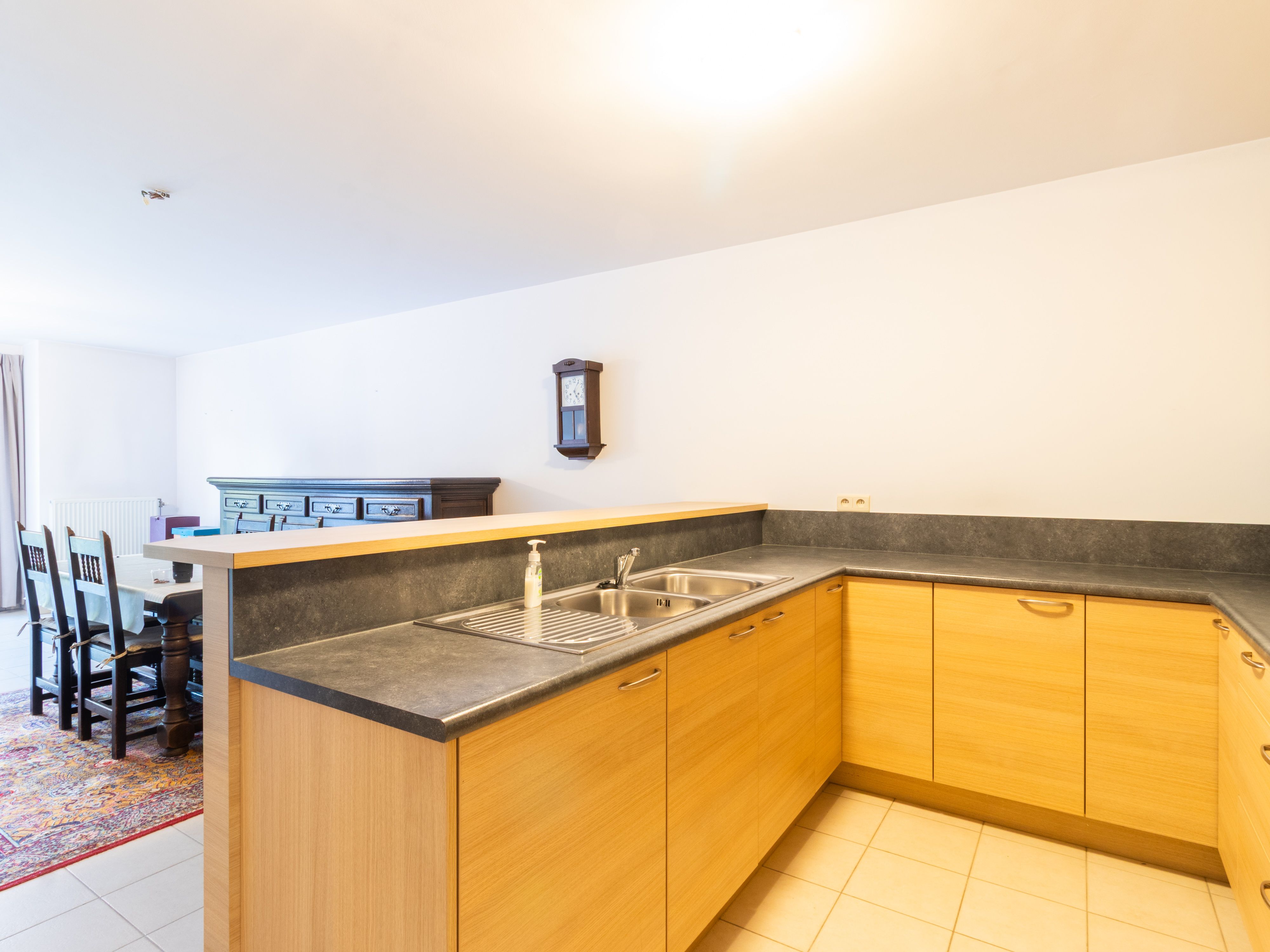 Licht appartement met twee terrassen en autostaanplaats foto 6