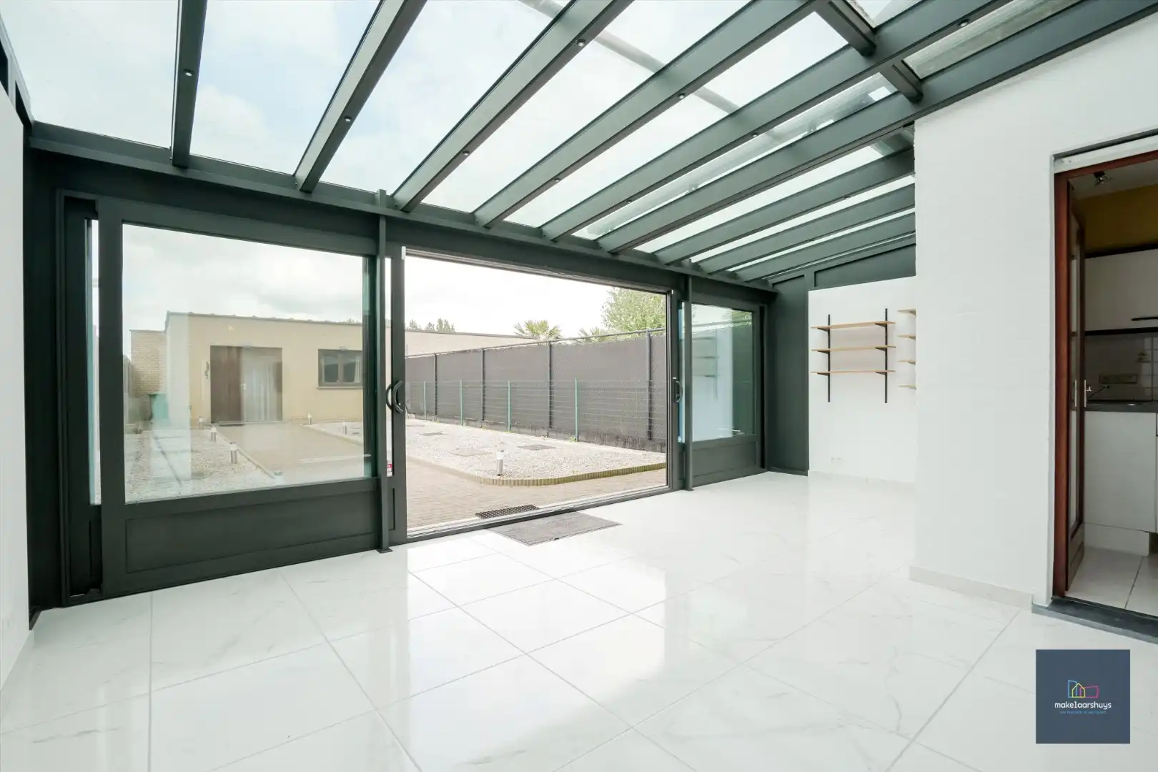 Verzorgde woning in rij met tuin en dubbele garage foto 6