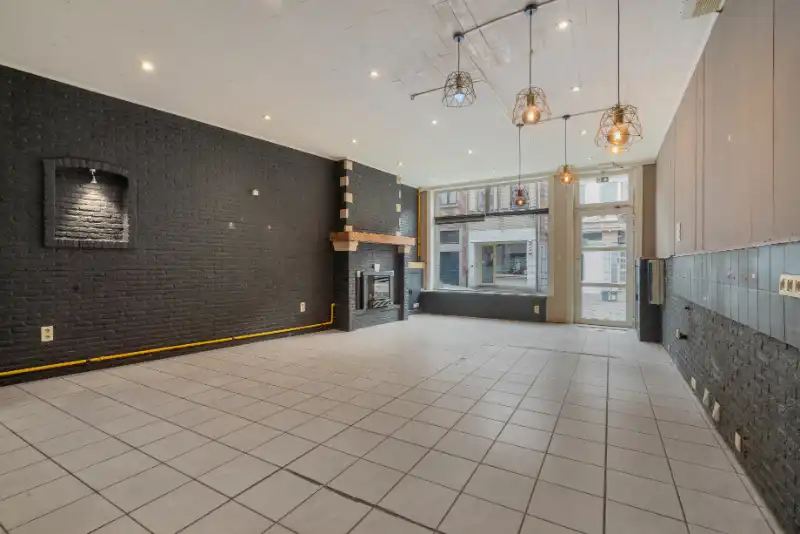 Woning met handelsruimte/bureel foto 3