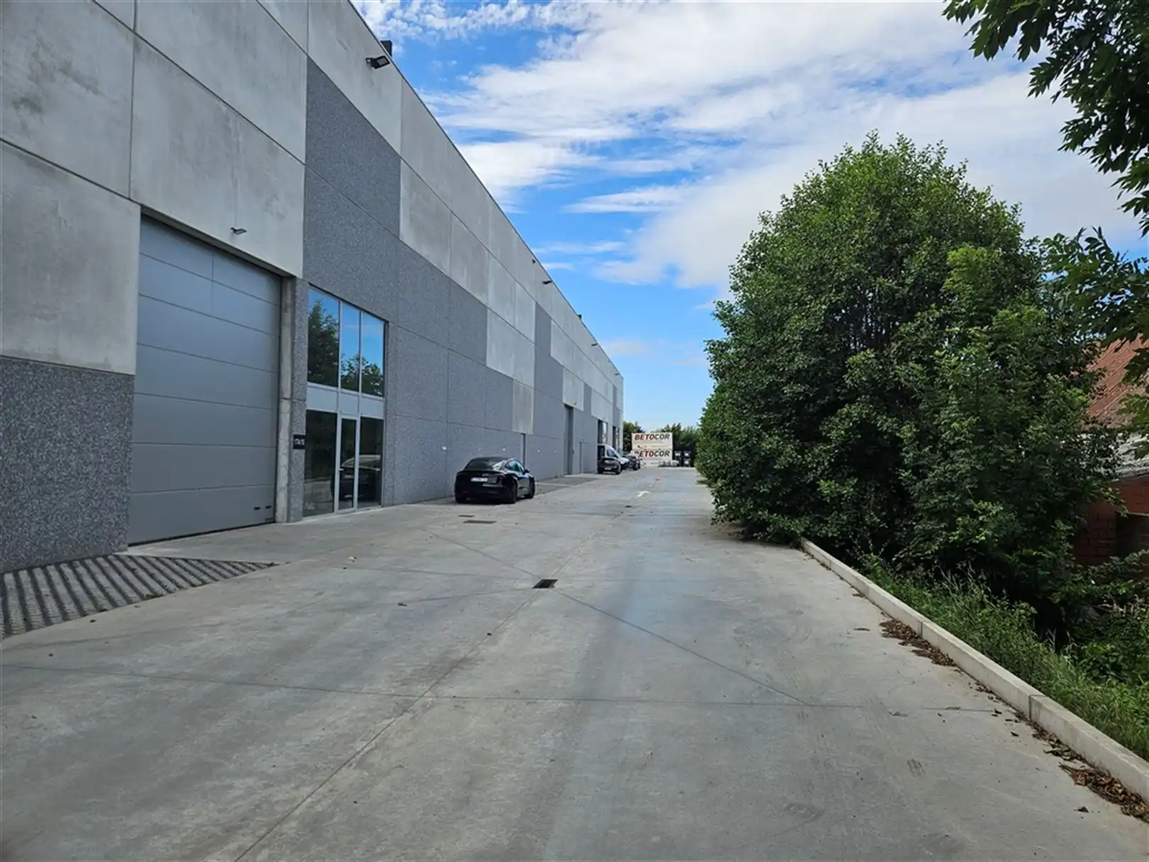 Ruim magazijn te huur in Hooglede foto 2