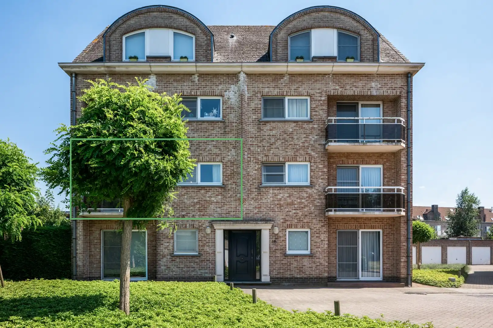 Instapklaar app met 2 slaapkamers, terras en garage, rustig en centraal gelegen te Lier! foto {{pictureIndex}}