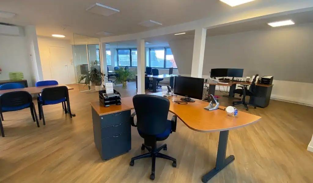 Instapklare kantoorruimte te huur vlakbij R4 in Gent foto 4