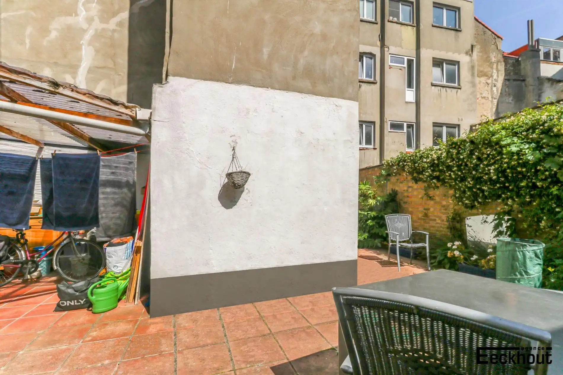 Gelijkvloersappartement met mooie zongerichte koer ! foto 3