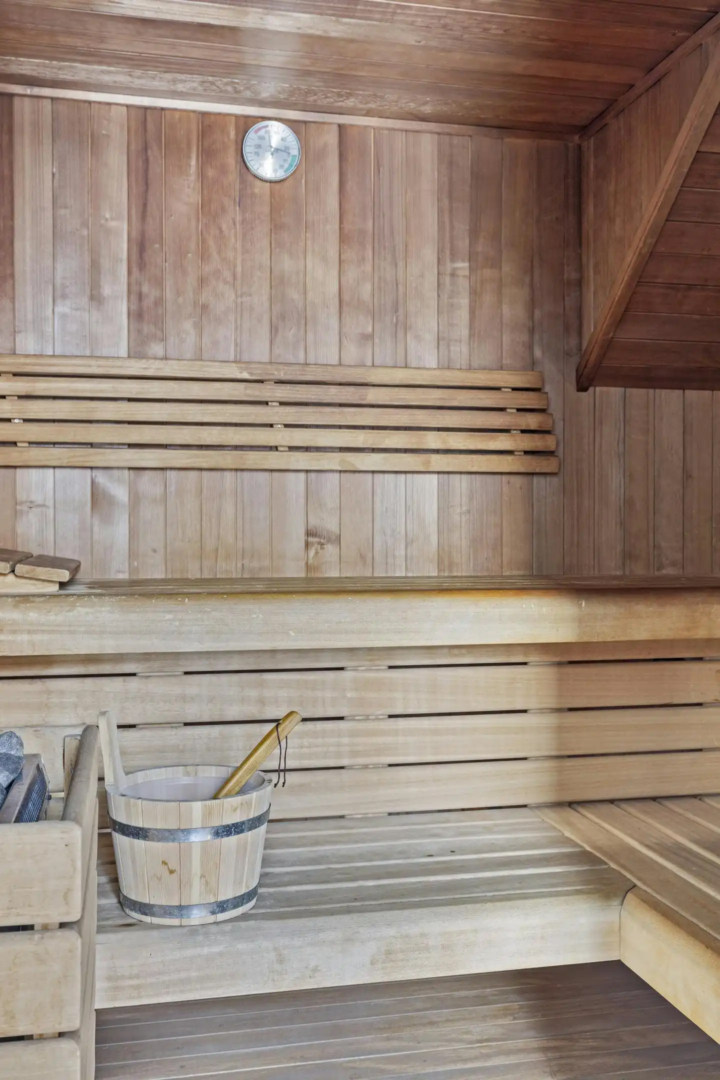 Over te nemen wellness met 3 units en 3 slpkmr appartement foto 16