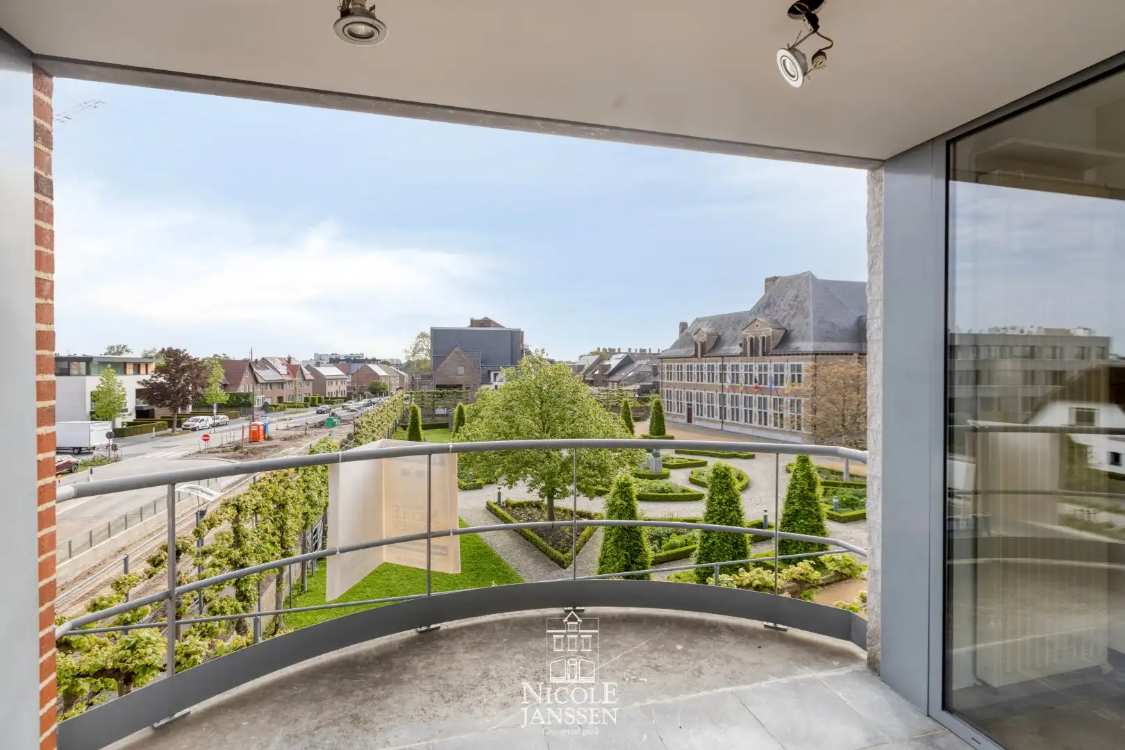 Zeer ruim appartement foto 15