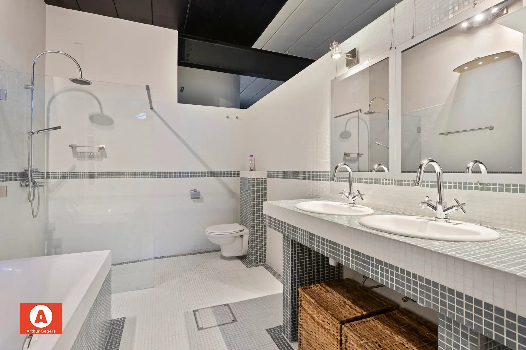 Energiezuinig gelijkvloers app: 116 m², pal bij het centrum. foto 12