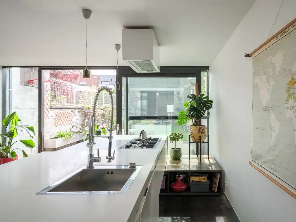 Architecturale burgerwoning naar de hand van Enplus architecten met stadstuin en polyvalente achterbouw op een boogscheut van het stadscentrum. foto 6