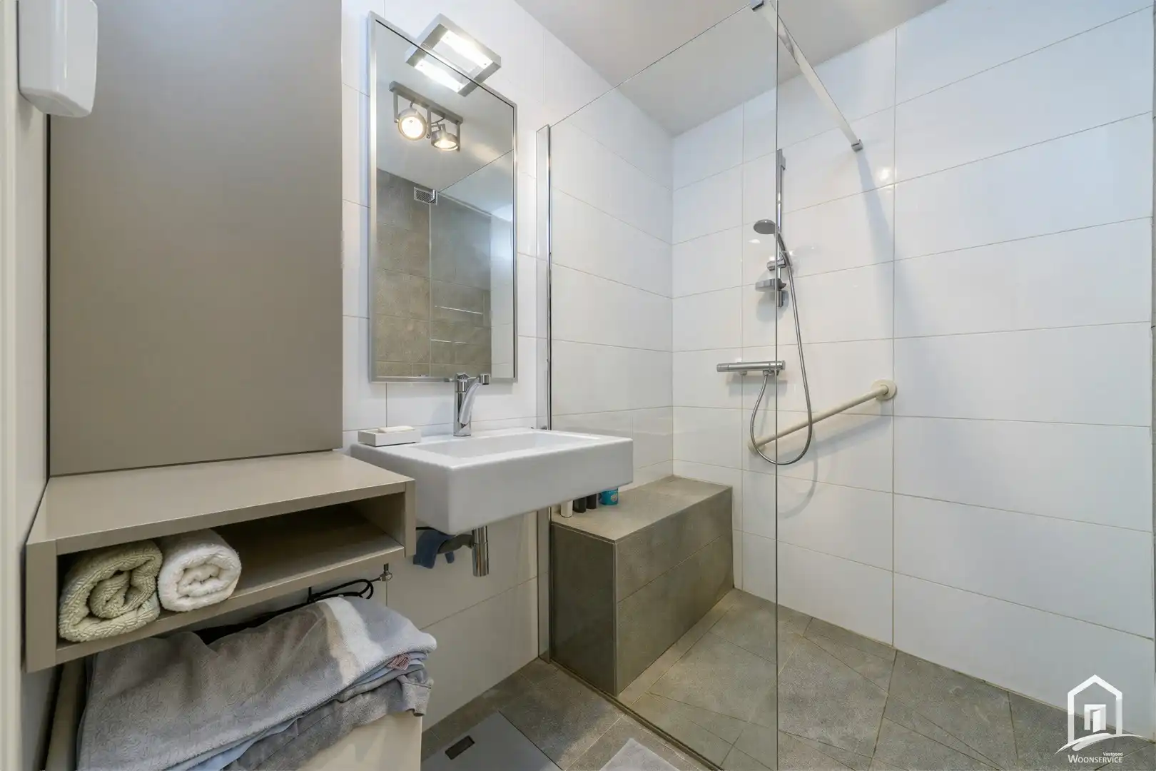Ruim en lichtrijk appartement met garage in het hart van Denderhoutem! foto 9