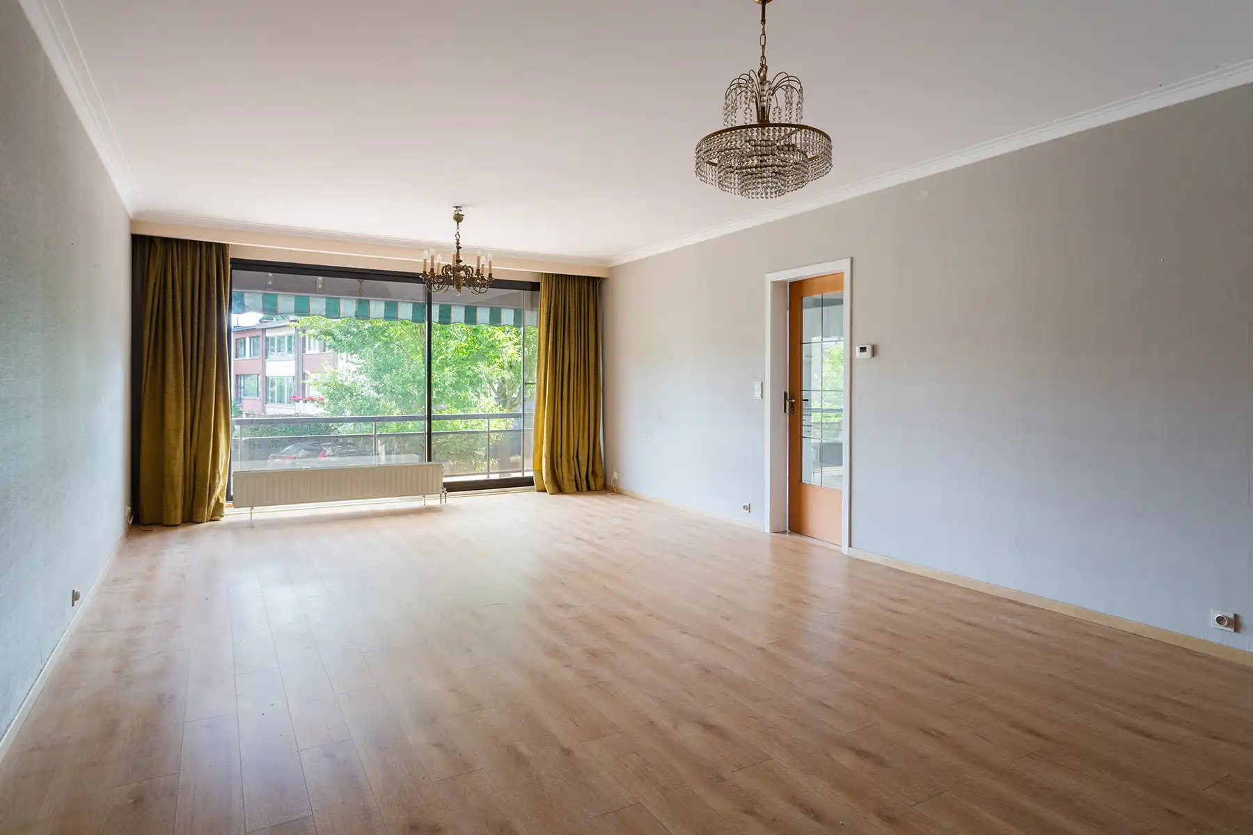 Ruim en lichtrijk 2 slpk app. + 2 terrassen in klein gebouw  foto 2