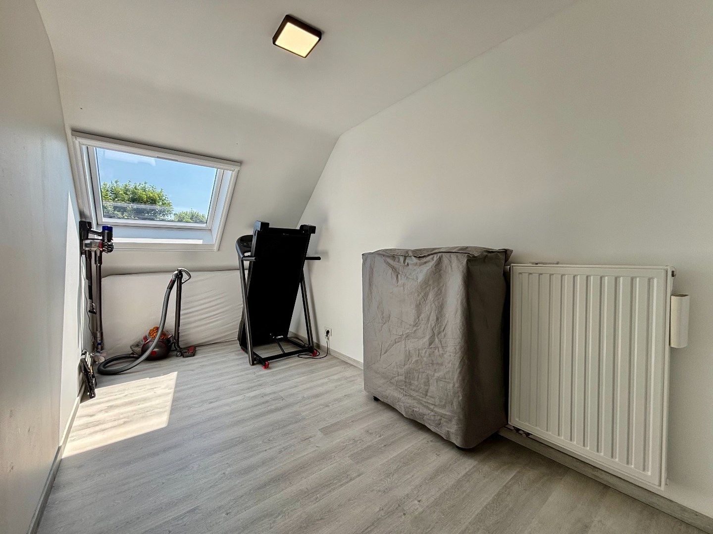 KIJKDAG 21/06. Instapklare HOB (2018) met garage en tuin te centrum Ieper foto 18