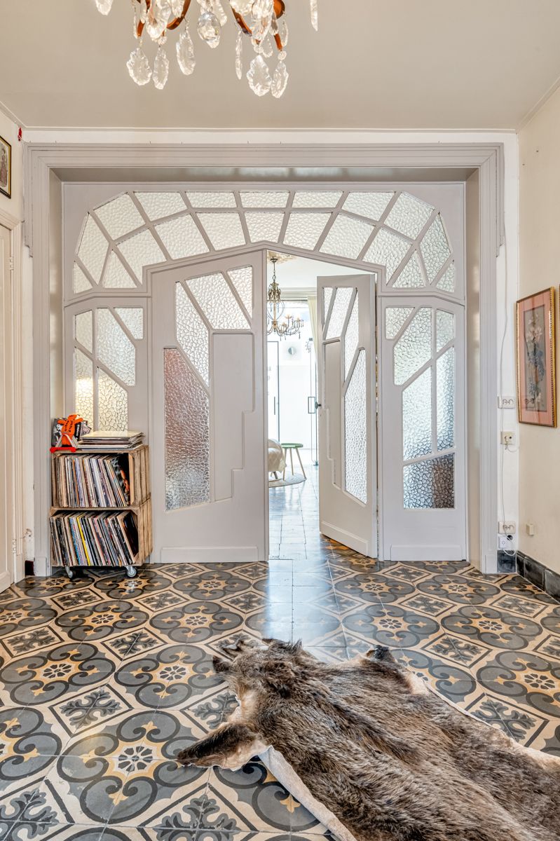 Karaktervolle woning te koop met 5 slaapkamers foto 2