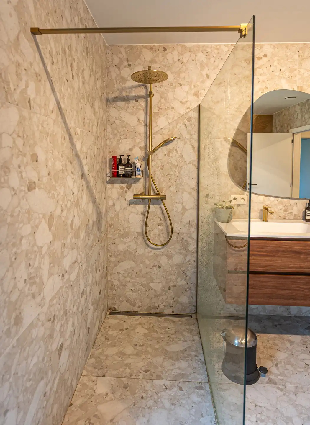 Hedendaagse villa met landelijke charme op 16 are perceel foto 18