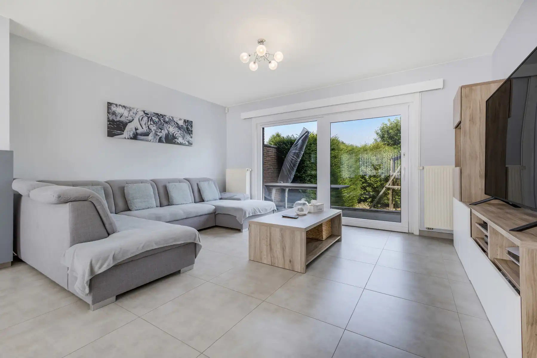 Goed gelegen woning met drie slaapkamers en garage foto 5