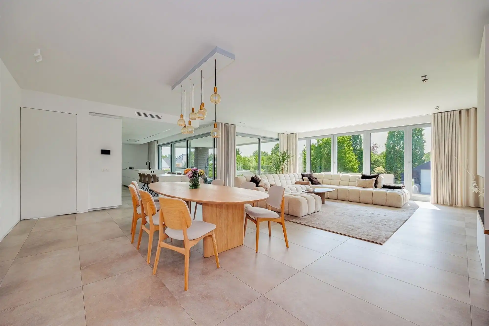 Prachtig afgewerkt gebouw - showroom + villa foto 12