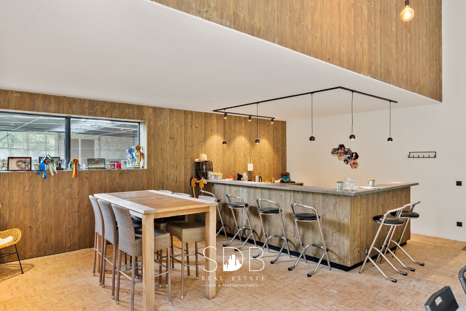 Prachtige villa met hippische accommodatie en graslanden op +/- 23 ha foto 44
