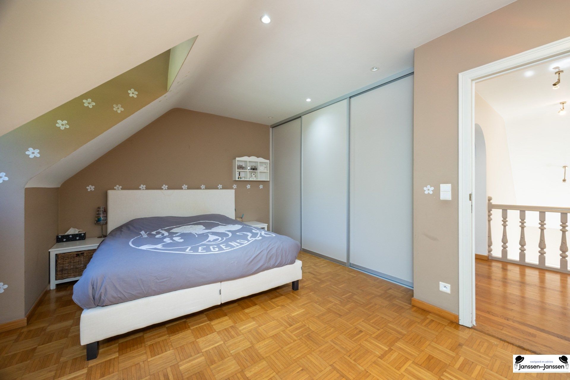 Exclusieve villa met zwembad en kantoorruimte foto 17