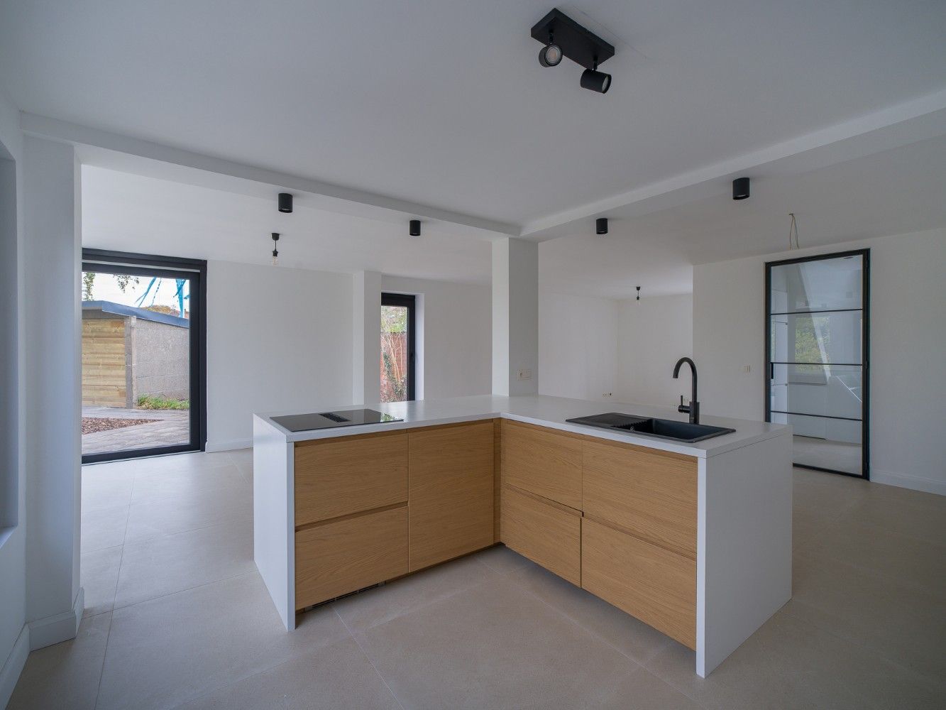 Prachtig gerenoveerde woning met 3 slpk. en tuin foto 13