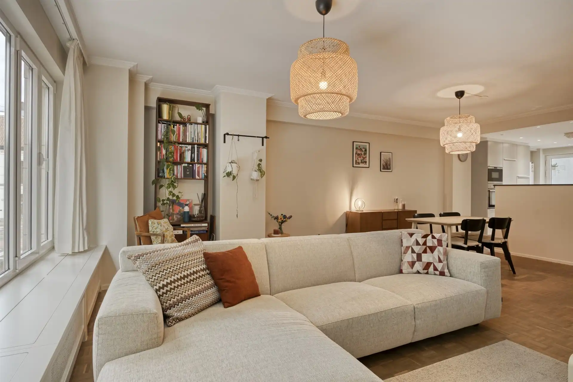 Appartement te koop met 2 slpkmrs en terras in Berchem!  foto 5