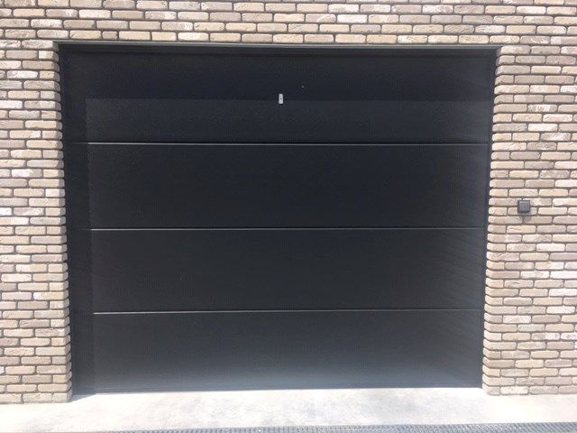 Ruime garagebox te huur in het centrum van Ieper foto {{pictureIndex}}
