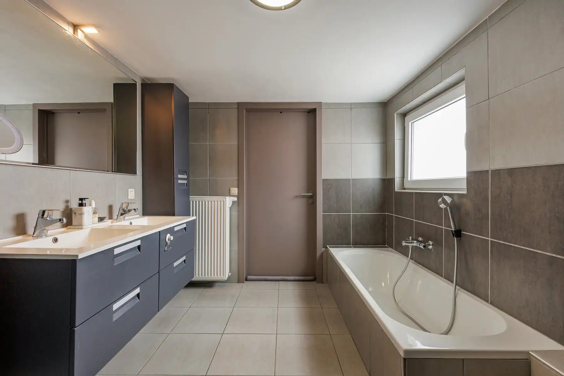Gezinswoning met 3 slaapkamers en stadskoer met toegangspoort, gelegen binnen de ring van Turnhout. foto 13