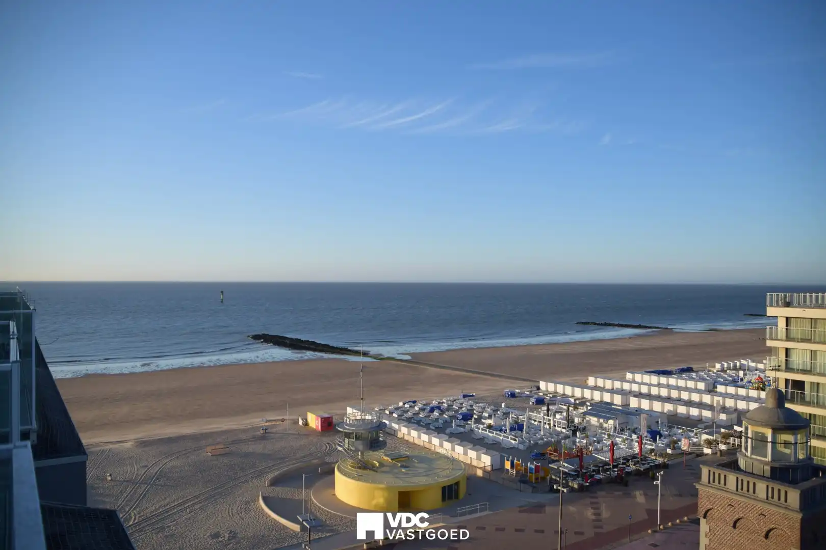Penthouse-duplex met twee terrassen en garage – Lichttorenplein Knokke foto {{pictureIndex}}