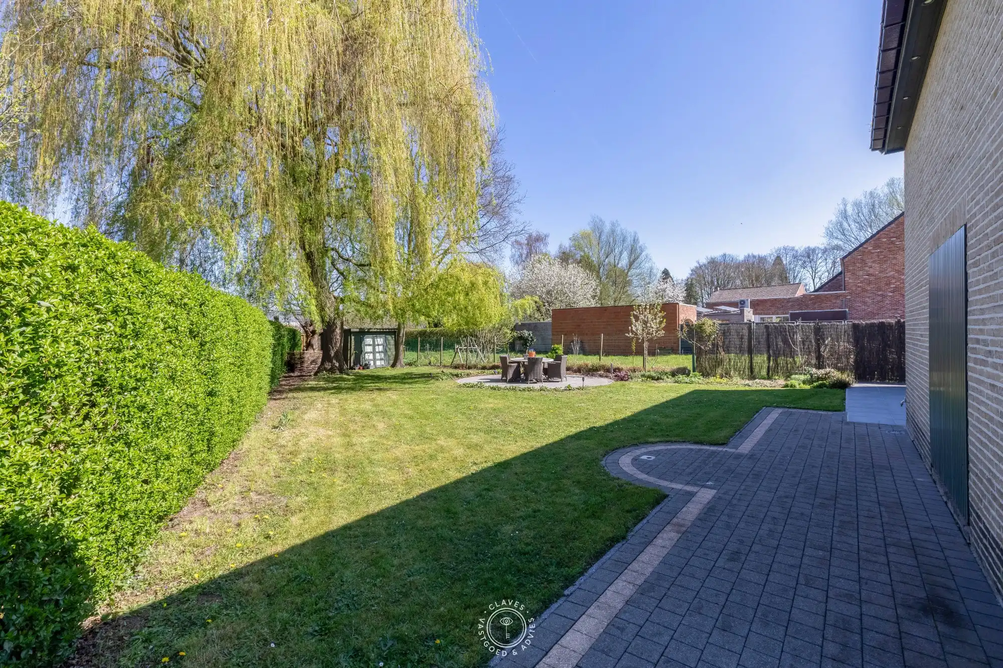 Welgelegen ruime halfopen bebouwing met dubbele garage foto 5