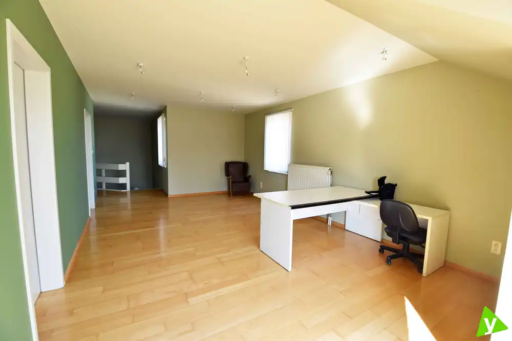 Ruime woning nabij het centrum van Waarschoot foto 12