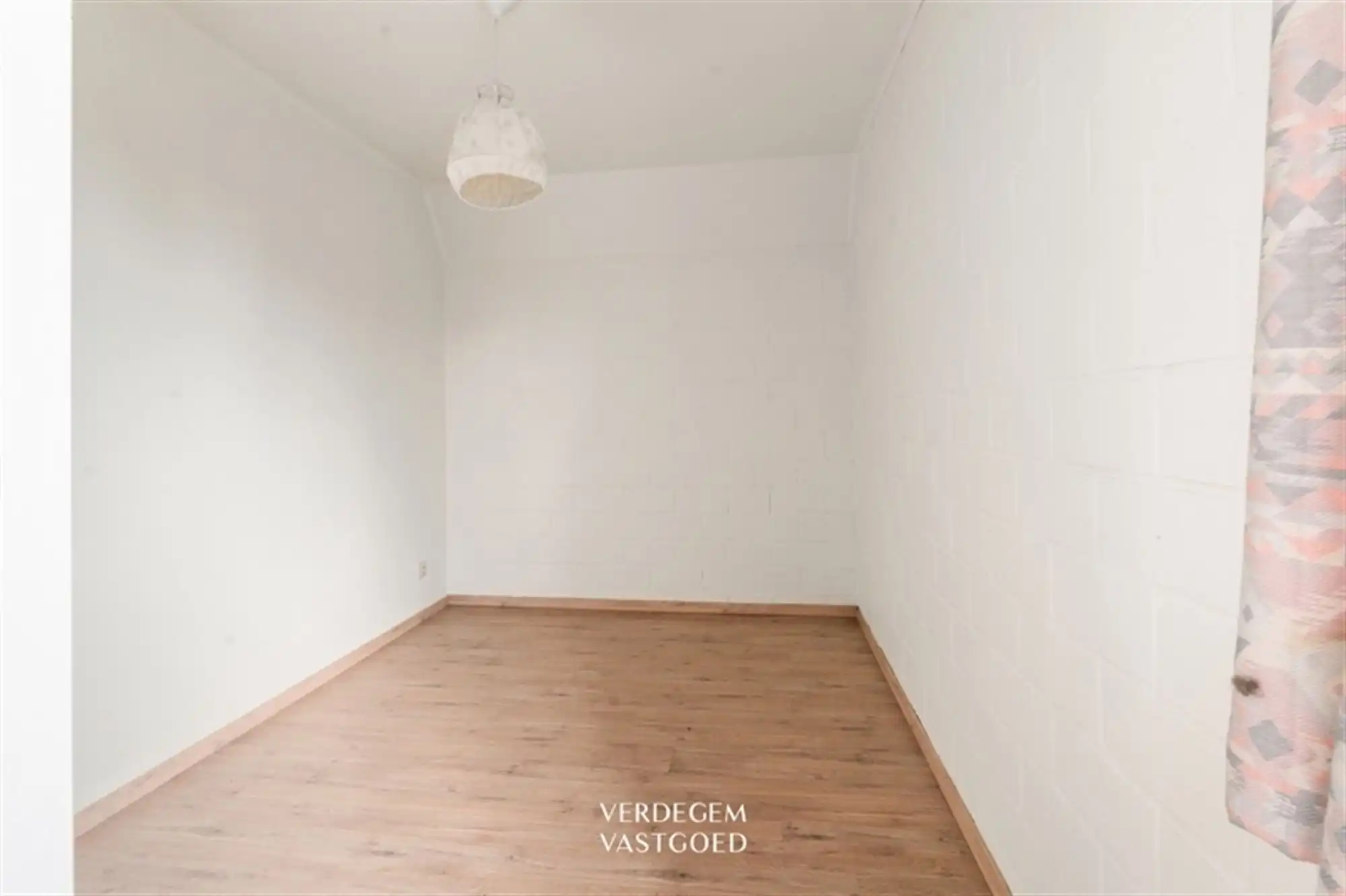 Rustig gelegen, vrijstaande woning met 6 slaapkamers op mooi perceel foto 16