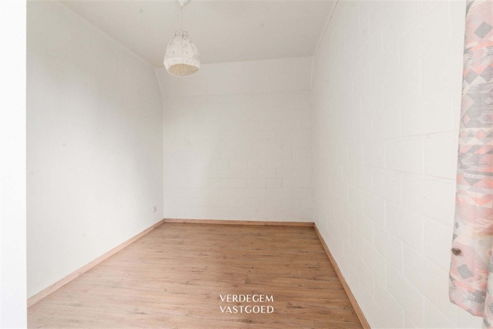 Rustig gelegen, vrijstaande woning met 6 slaapkamers op mooi perceel foto 16