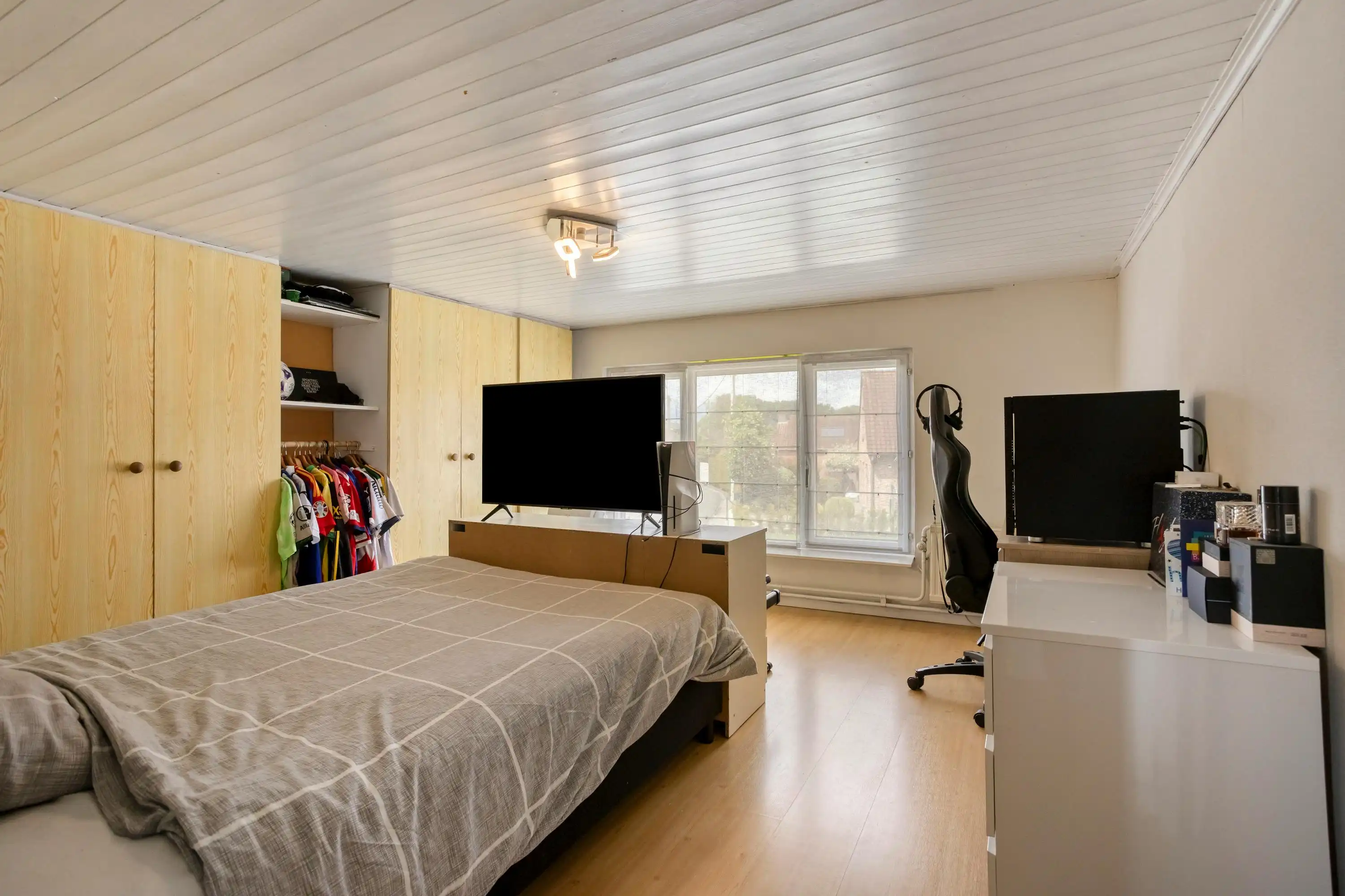Ruim 3-gevel huis te koop in Roosdaal foto 15