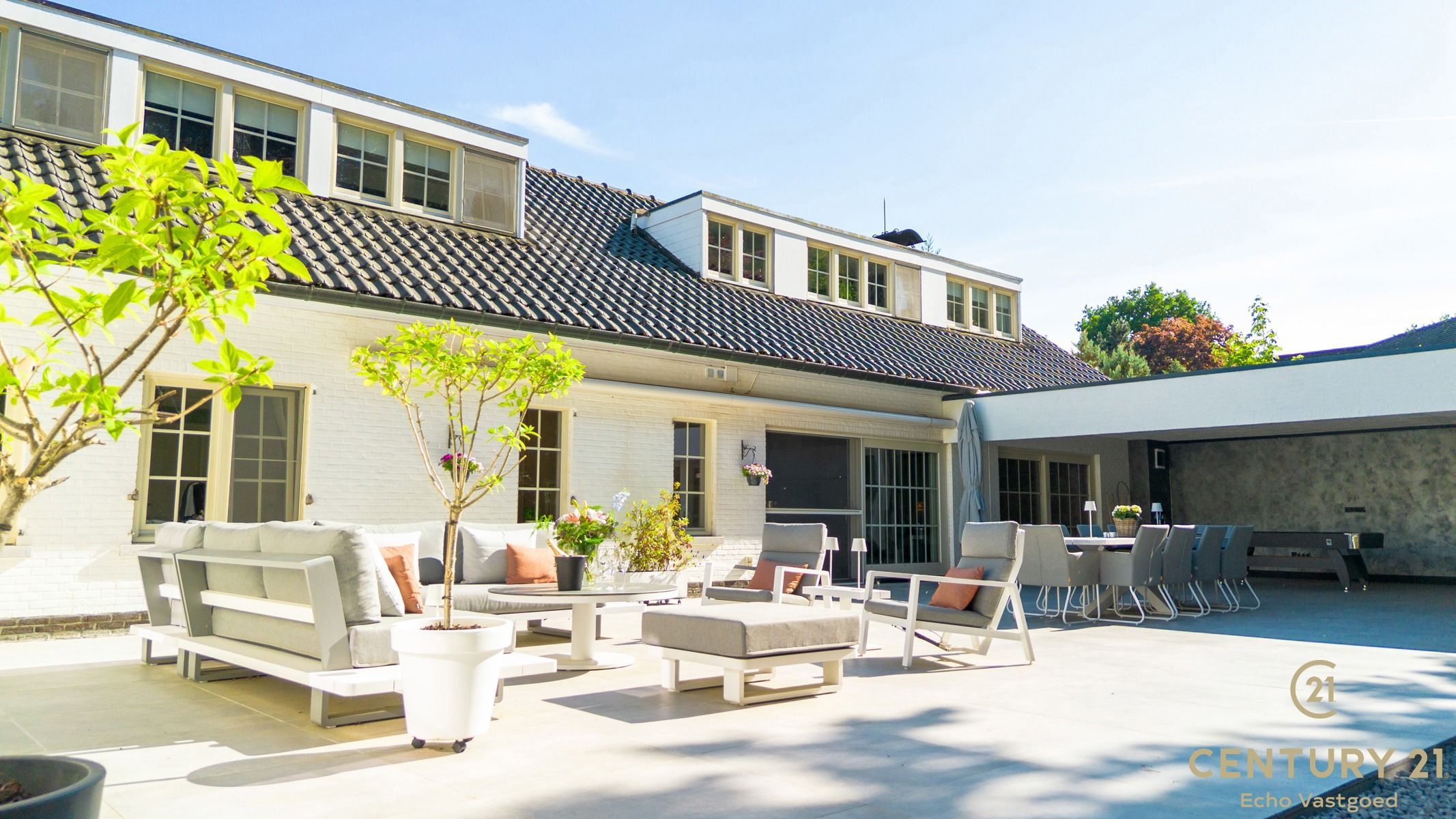 Villa met 5 slaapkamers, 3 badkamers en uniek groen uitzicht foto 11