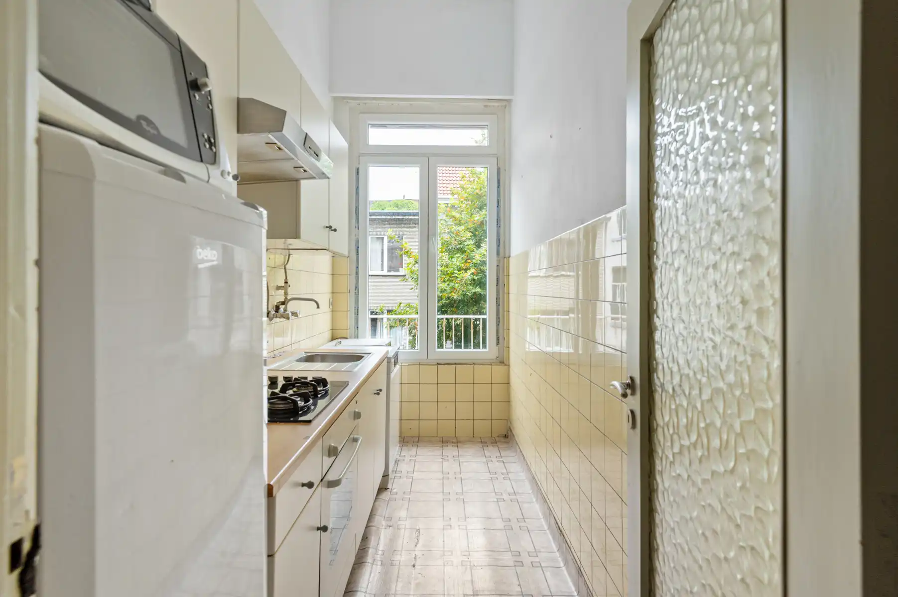 Ruim, centraal gelegen 2 SLK appartement met sterke basis foto 7