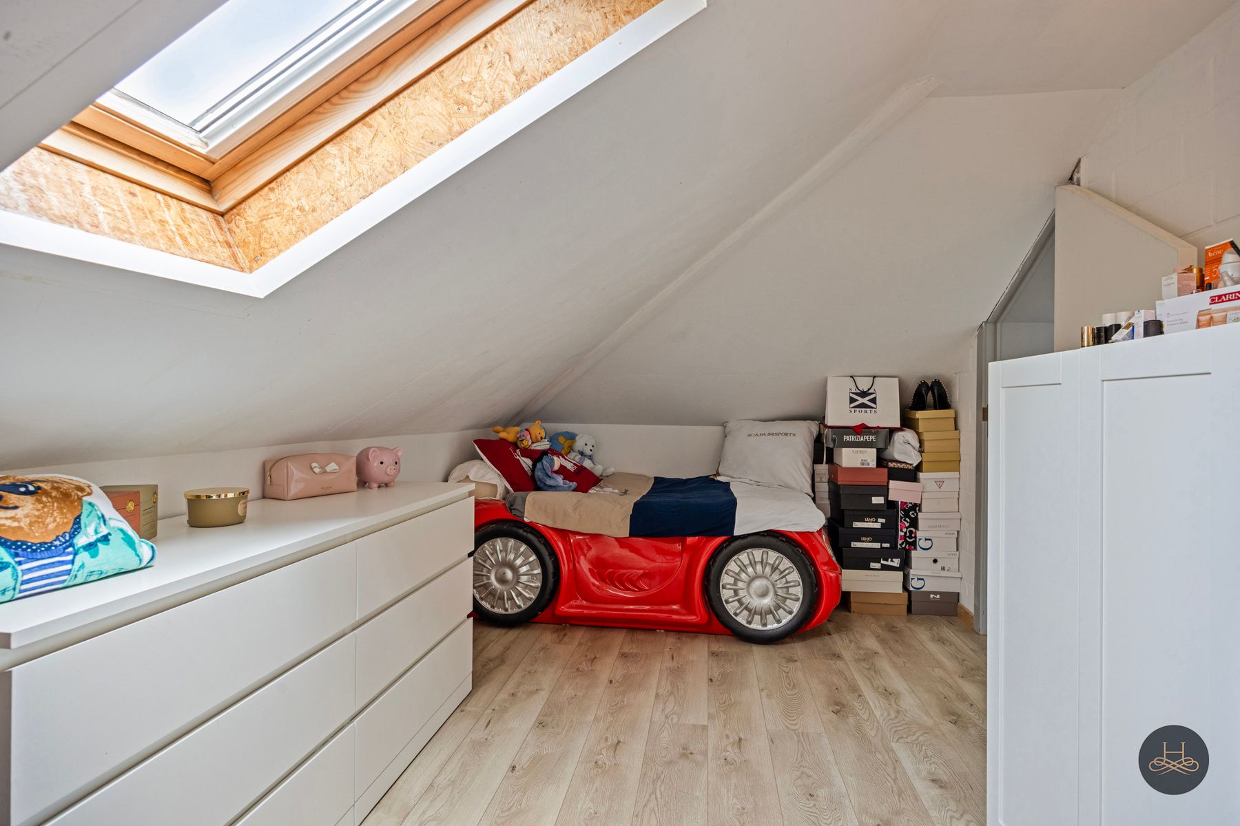 Ruime gezinswoning met zwembad in groene, rustige omgeving foto 29