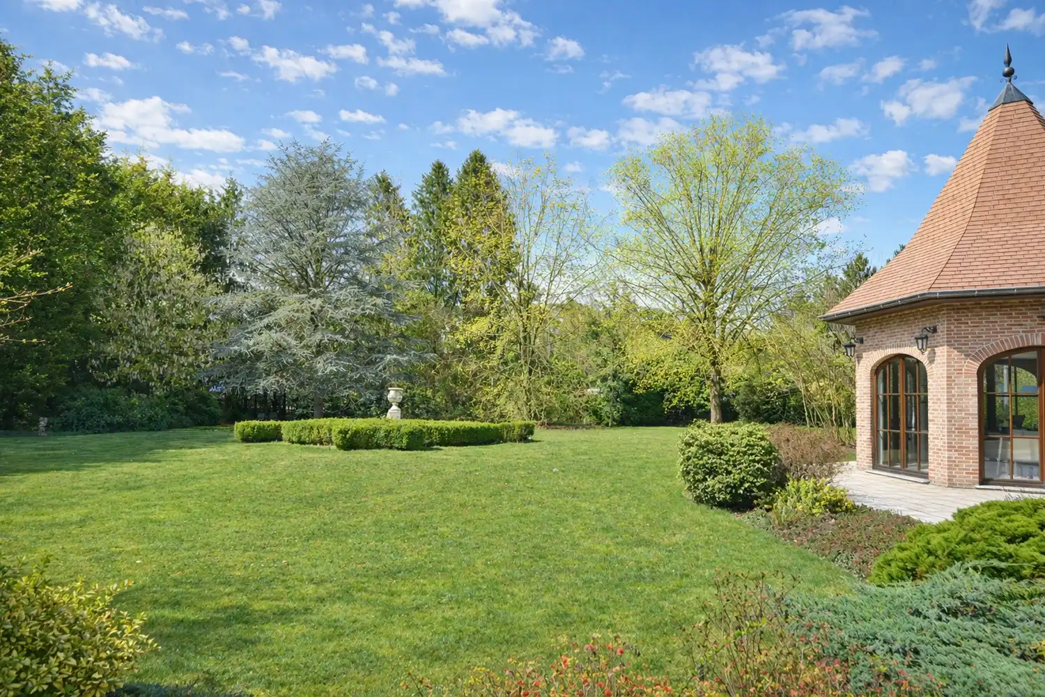 Magnifieke kasteelvilla met binnenzwembad, uniek gelegen in villawijk “Goudkust”, omringd door natuur, rust en optimale privacy foto 8