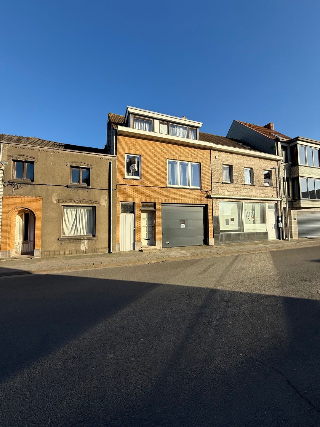 Te renoveren handelspand + appartement + loods foto 2
