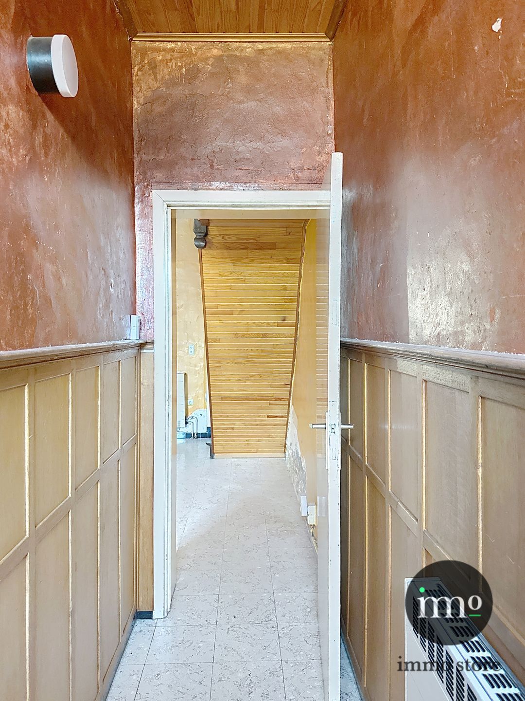 Deels te renoveren 3-gevel met mooie tuin en garage. foto 12