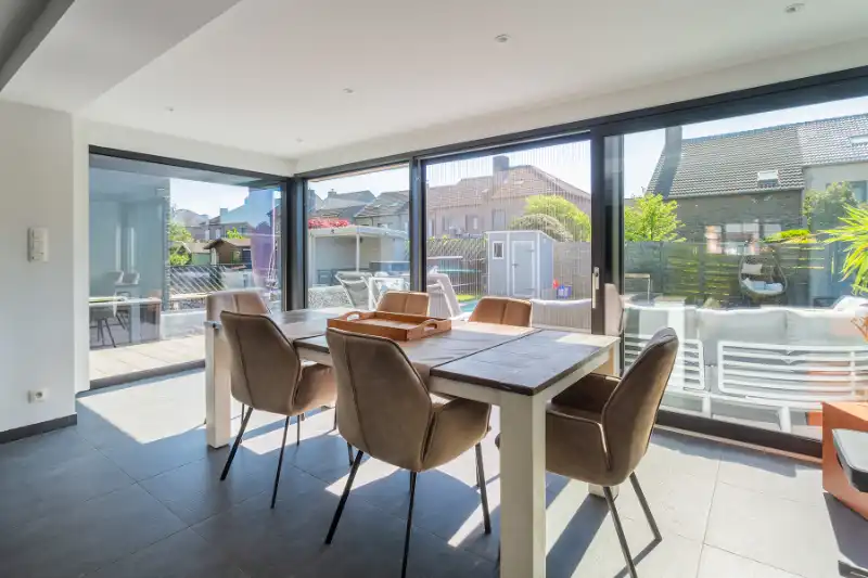 Verrassend ruime woning met zwembad! foto 8