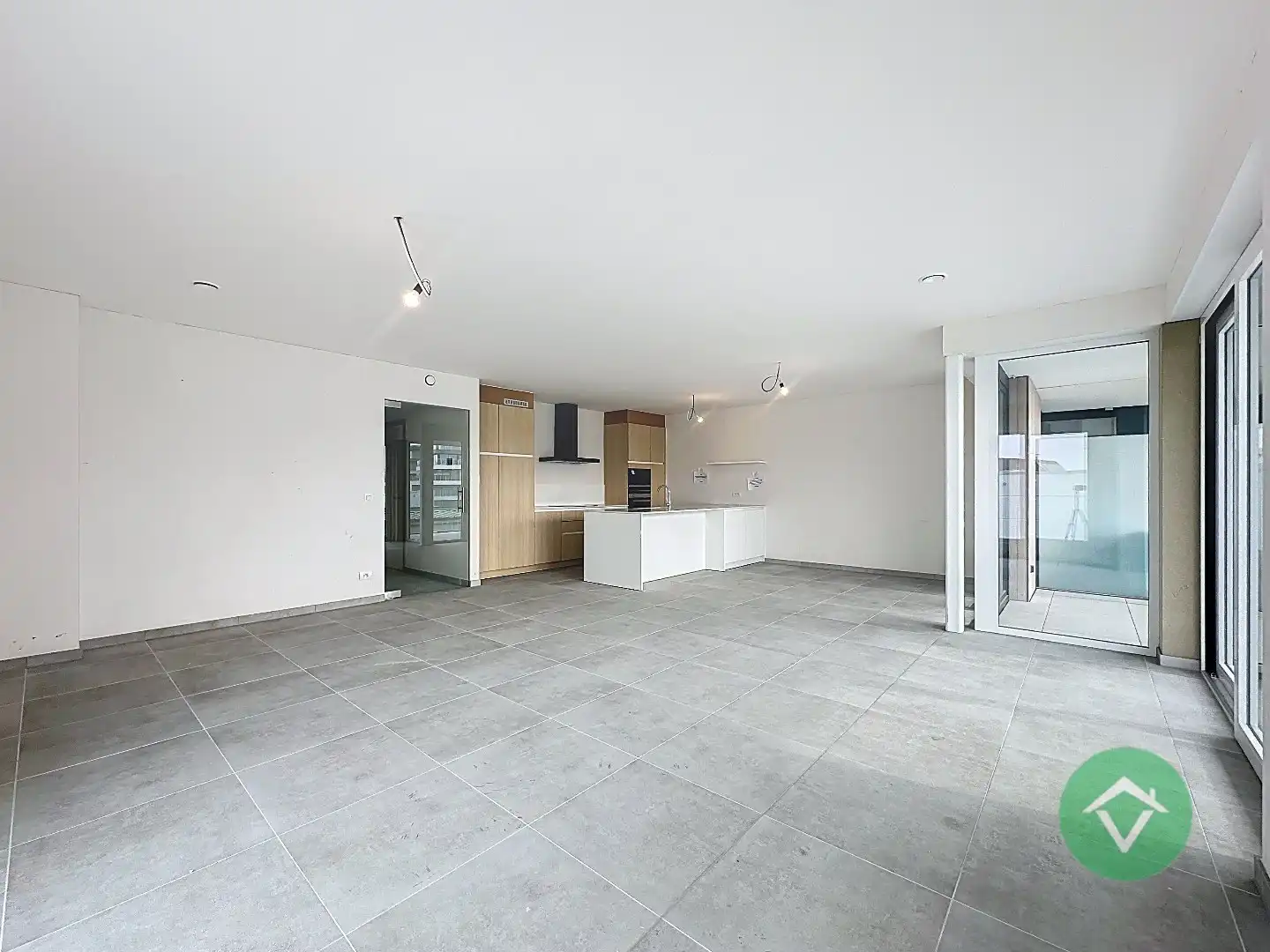 Wonen nabij jachthaven en zee - ruim appartement met terras en drie slaapkamers foto 8