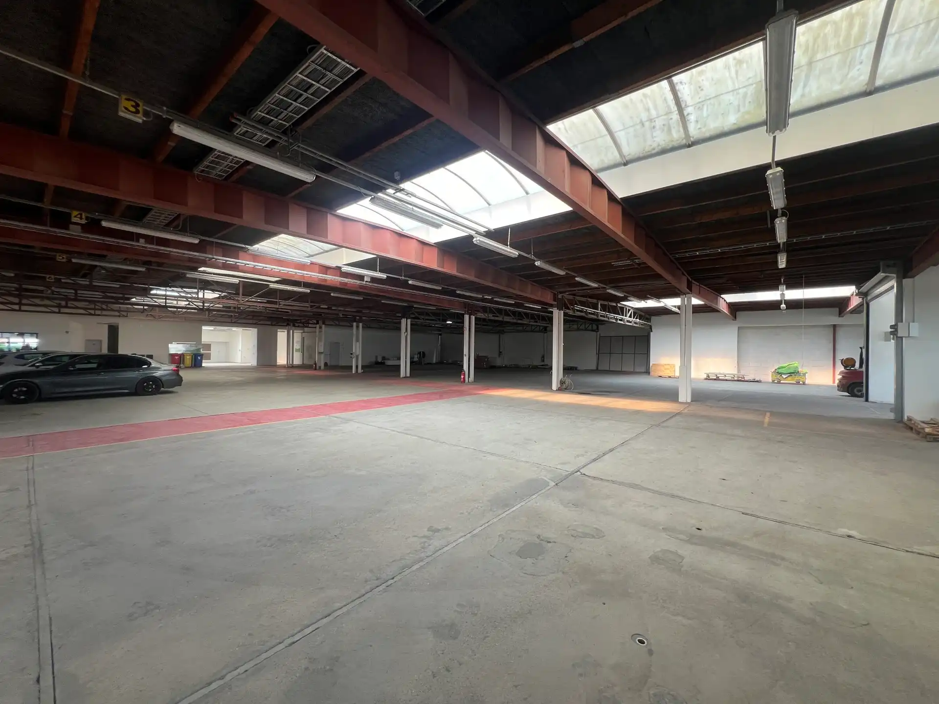 Multifunctioneel bedrijfsgebouw met buitenruimte foto 15