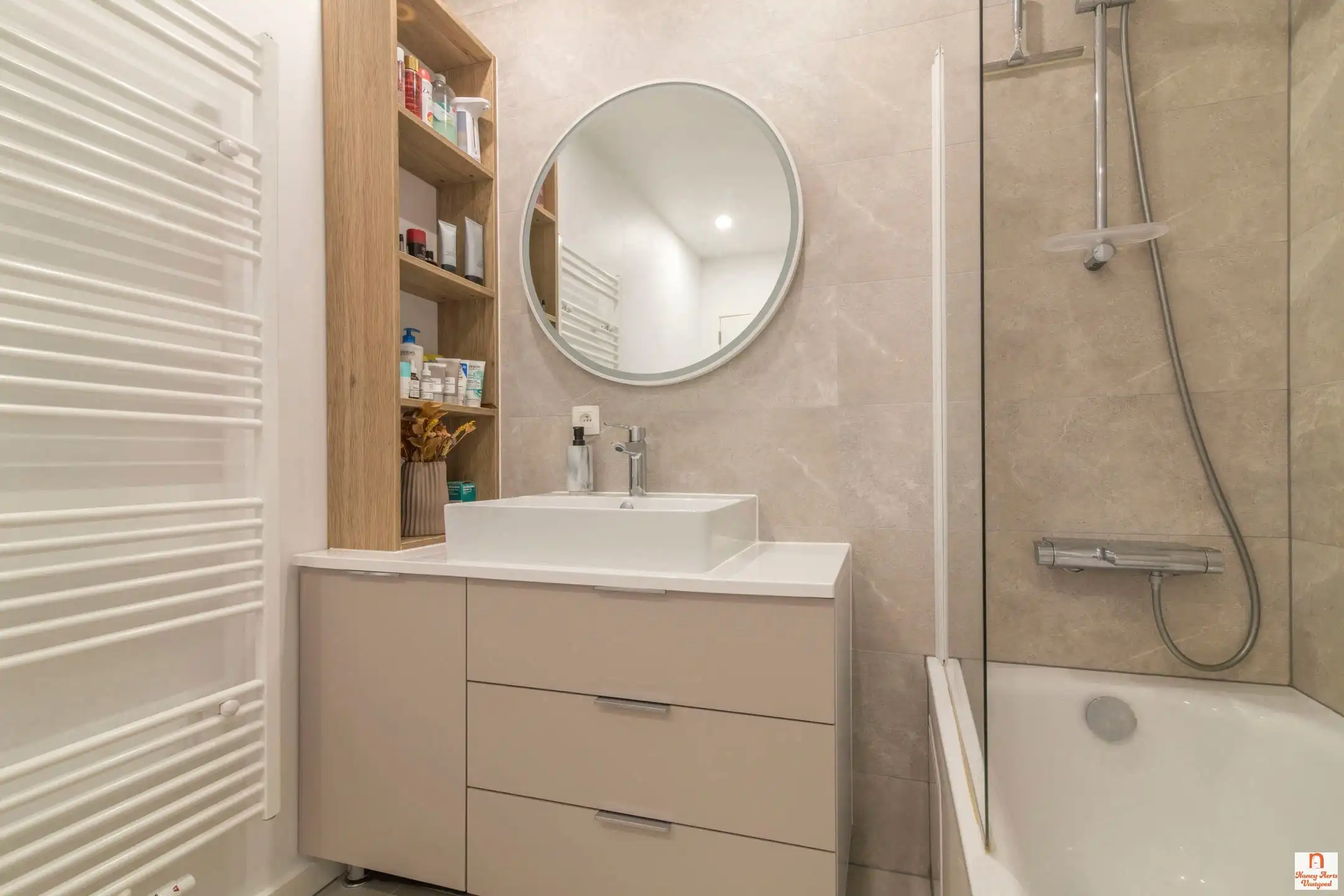 Grondig gerenoveerde splitlevelwoning in een rustige straat foto 16